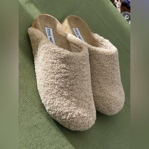 Steve Madden VESA Faux Fur sandal